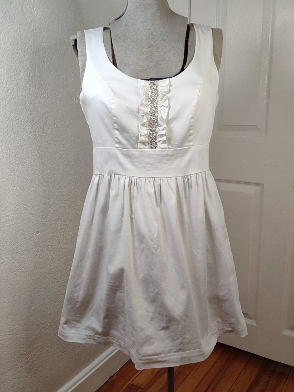 Kensie sz L white A-line mini dress with silver sequins